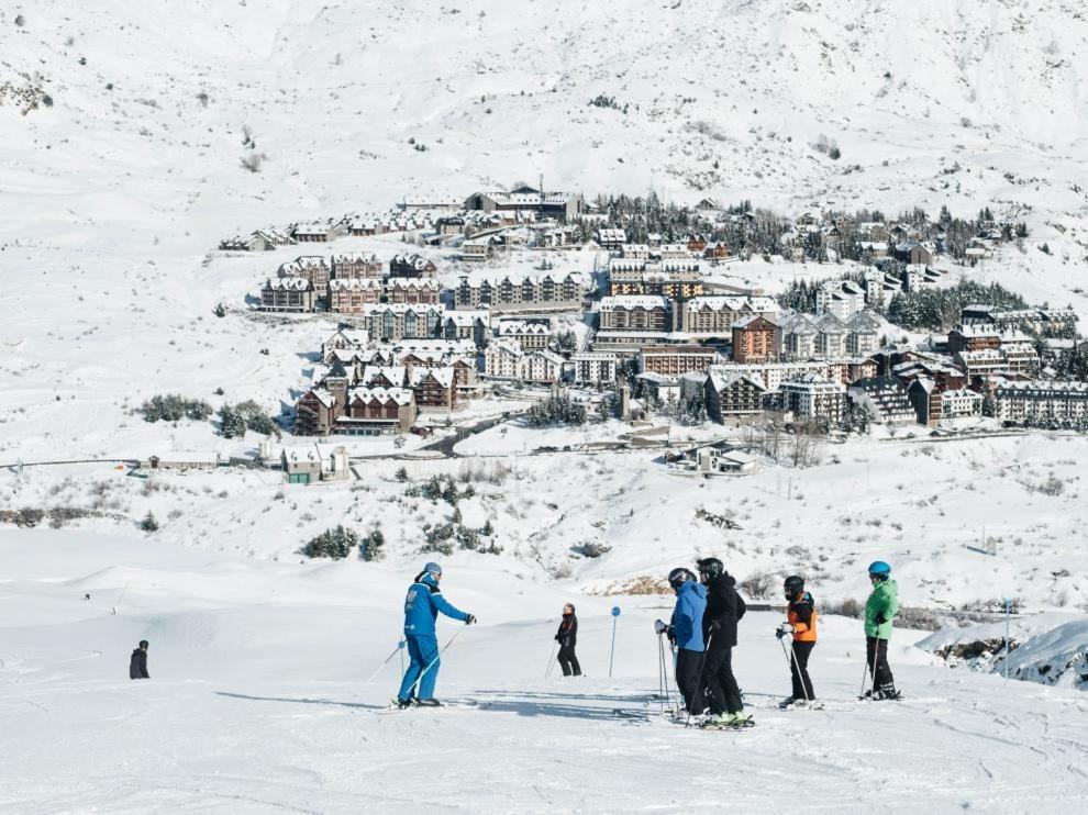 Bajo Con Terraza Y Vistas A Las Montana En Formigal Bagian luar foto
